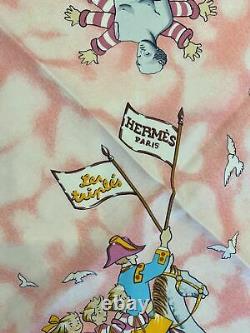 Foulard Hermès intitulé LES TRIPLES rose tendre RARE ET RECHERCHE 850