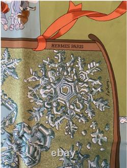 Foulard Hermès intitulé NEIGE D ANTAN neuf dans sa boîte coloris rare