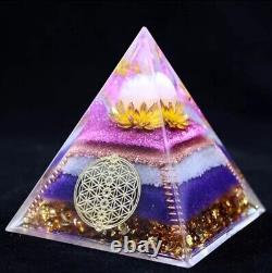 Pyramide Orgonite avec améthyste et quartz, 8 cm